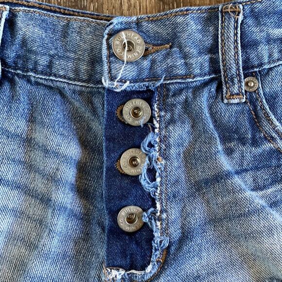 Bullhead Distressed Slouchy Denim Short Size 3 - Picture 4 of 7